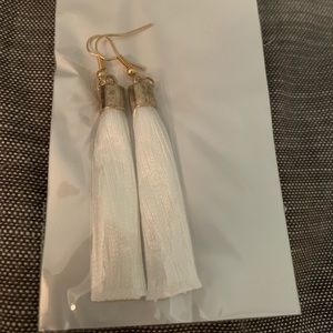 White tassel gold accent